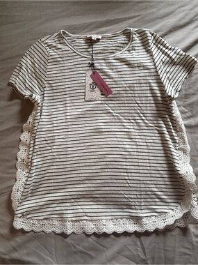 Andrée by Unit Striped Lace Hem Top Size Medium NWT